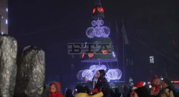 Близо 800 светещи елемента и 6600 метра гирлянди ще са част от коледната украса на Русе