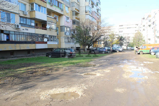 След сигнали на граждани започва ремонт на улици в квартал на Русе