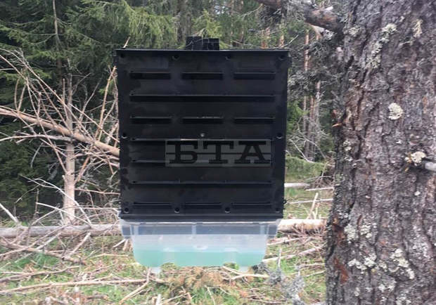 Нов вид феромонови уловки за борба с короядите са заложени в стопанствата в Омуртаг и в Попово Нов вид феромонови уловки за борба с короядите са заложени в стопанствата в Омуртаг и в Попово