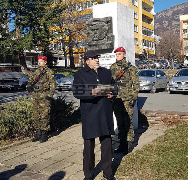 С военен церемониал в Карлово отбелязаха 142 години от освобождението на града