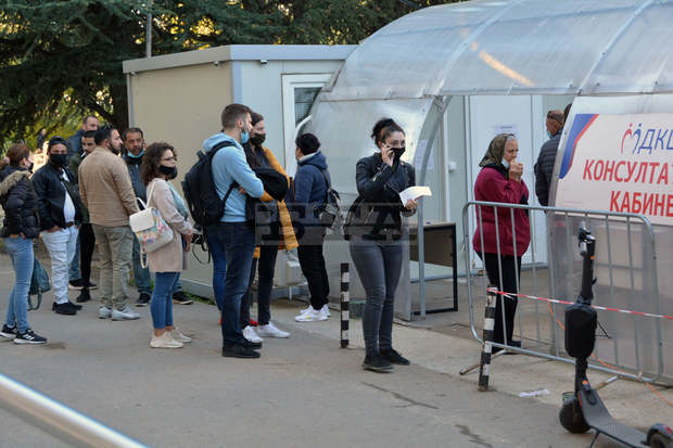 Протести срещу зелените сертификати и засилен интерес към ваксинацията срещу COVID-19 имаше днес в страната