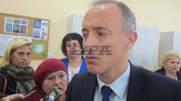 Професионалното образование е полезено, когато има възможност за практическо обучение, заяви в Плевен министър Красимир Вълчев Професионалното образование е полезено, когато има възможност за практическо обучение, заяви в Плевен министър Красимир Вълчев
