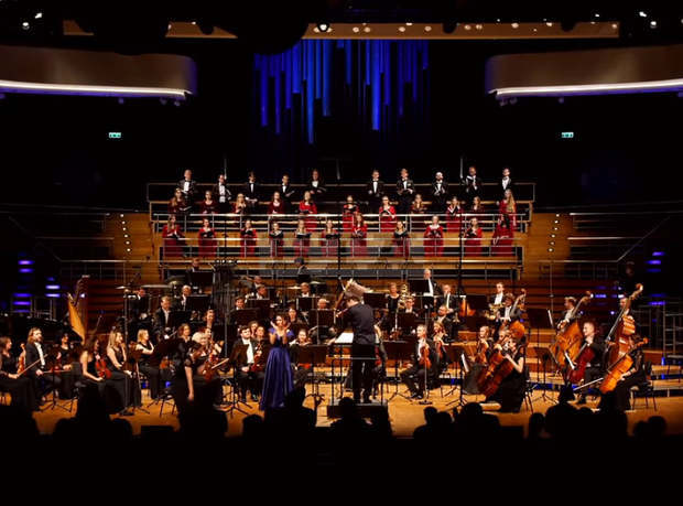 Сопраното Весела Делчева пя пред 100-хилядната аудитория на Game Music Festival