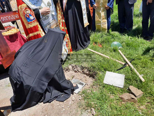 Основен камък на нов християнски храм е положен в Перник Основен камък на нов християнски храм е положен в Перник