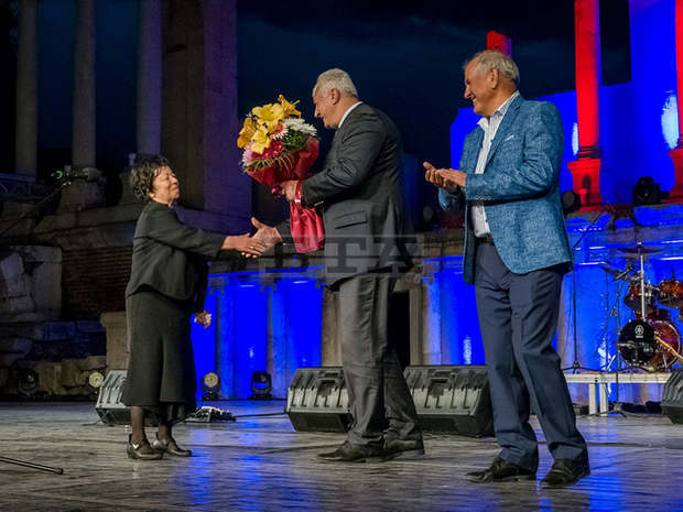 Виктор Самуилов получи "Орфеев венец" за високи постижения в съвременната поезия, а Люба Халева - "Златна четка"