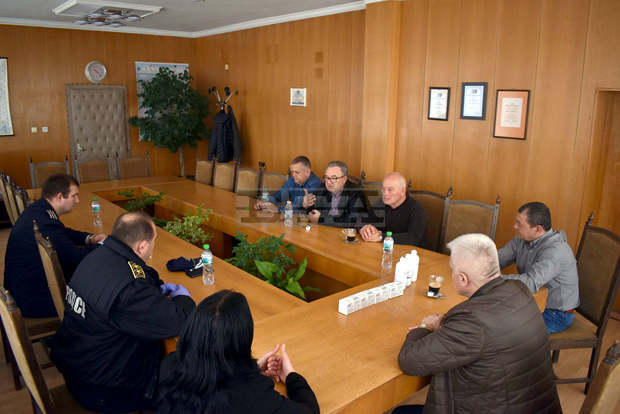 Предприемачи дариха витамини и дезинфектанти на Общинския кризисен щаб за борба с коронавируса в Разград Предприемачи дариха витамини и дезинфектанти на Общинския кризисен щаб за борба с коронавируса в Разград