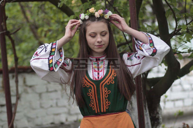 Ученичка от 11-ти клас е победител във фотоконкурса "Празник в кадър" в Харманли Ученичка от 11-ти клас е победител във фотоконкурса "Празник в кадър" в Харманли