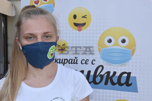 Емотикони и супергерои ще красят маските на децата в осем варненски училища