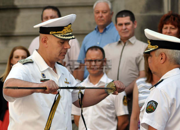 С тържествен ритуал новият командир на военния флот +встъпи в длъжност С тържествен ритуал новият командир на военния флот +встъпи в длъжност