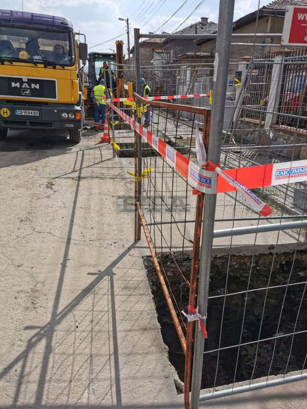 Започна подмяна на водопровода в пернишкия квартал "Църква" Започна подмяна на водопровода в пернишкия квартал "Църква"