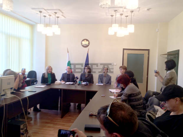 Близо половин милион лева са откраднати от болницата в Раднево, парите вложени в апартамент, две коли и златни накити Близо половин милион лева са откраднати от болницата в Раднево, парите вложени в апартамент, две коли и златни накити