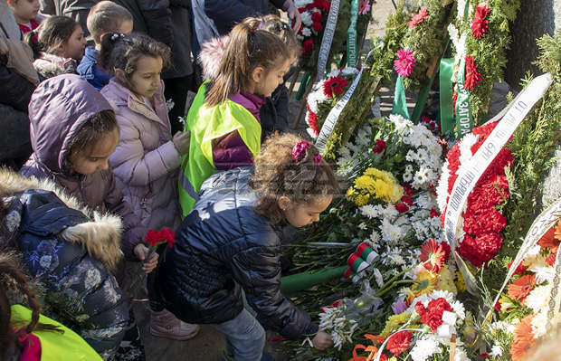 Старозагорци се поклониха пред паметта на Левски Старозагорци се поклониха пред паметта на Левски