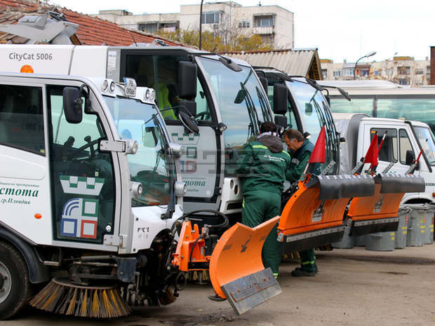 Сто машини ще чистят Пловдив през зимата