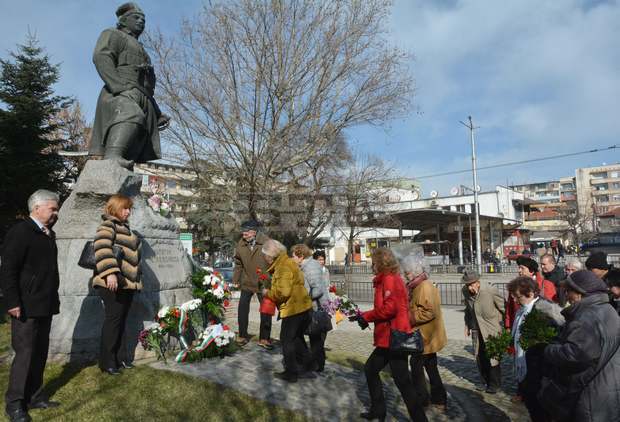 С поклонение в Хасково отбелязаха 121-годишнината от смъртта на Капитан Петко войвода С поклонение в Хасково отбелязаха 121-годишнината от смъртта на Капитан Петко войвода