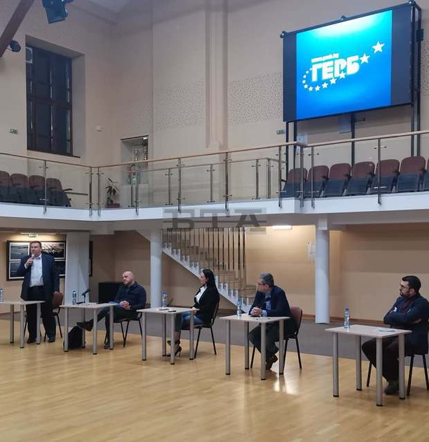 Представители на Младежи ГЕРБ във Варна дискутираха актуалната политическа ситуация с депутати от партията Представители на Младежи ГЕРБ във Варна дискутираха актуалната политическа ситуация с депутати от партията
