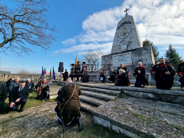 Стрелба от автентични пушки от времето на Руско-турската война проехтя в Добрич за героите на Освобождението