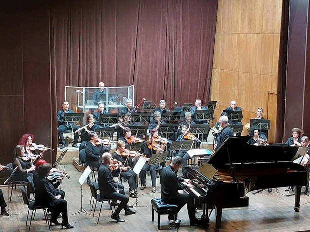 Изтъкнатият пианист Георги Черкин: Музиката те кара да забравиш за ежедневието и да полетиш - да се чувстваш безгрижен!