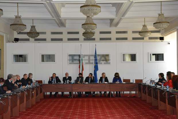 МТСП, НСОРБ и парламентарната комисия по социална политика обсъдиха развитието на социалните услуги МТСП, НСОРБ и парламентарната комисия по социална политика обсъдиха развитието на социалните услуги
