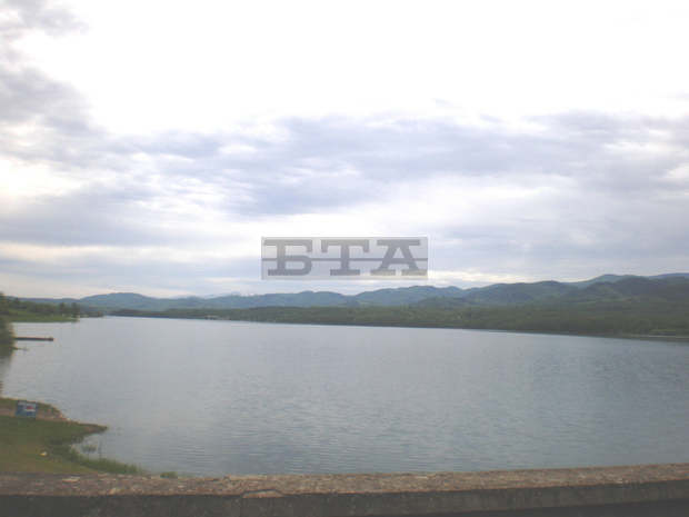 Пет акта са съставени от областната администрация в Ловеч  за неправомерно завладян държавен имот край язовир "Сопот"