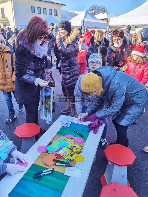 Пет хиляди лева събраха ученици в Банско на благотворителен базар