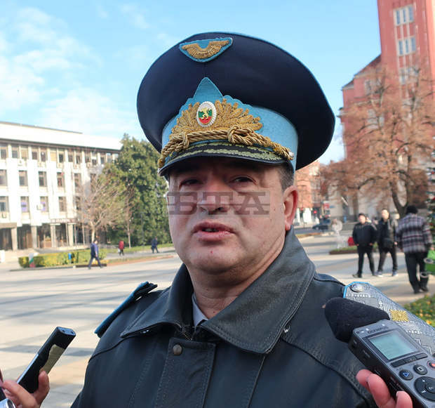 Летище Долна Митрополия получи сертификат за гражданско, съобщи днес в Плевен бригаден генерал Юлиян Радойски