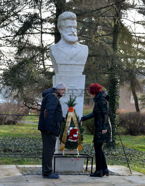 В Разград почетоха паметта на Христо Ботев