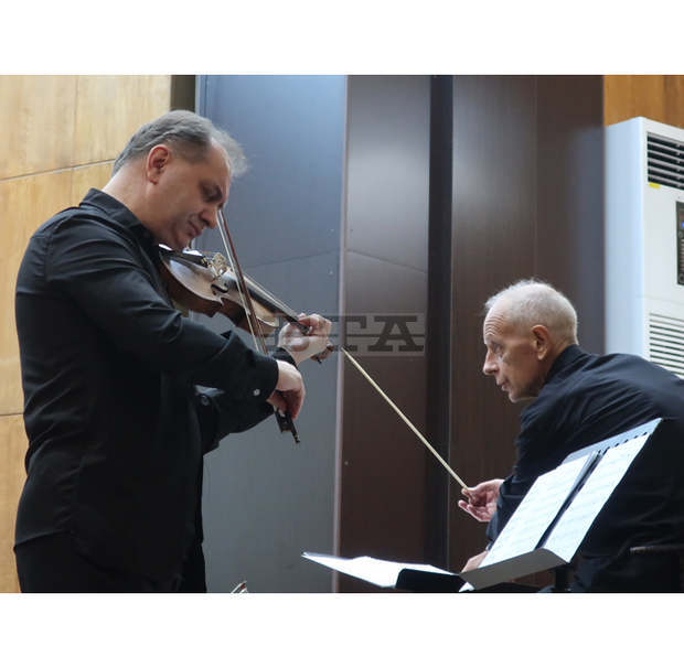 Знаменитият Роман Федчук подари българската класика "Севдана", изпълнена с цигулка "Гуарнери" от 16 век, на публиката в Плевен