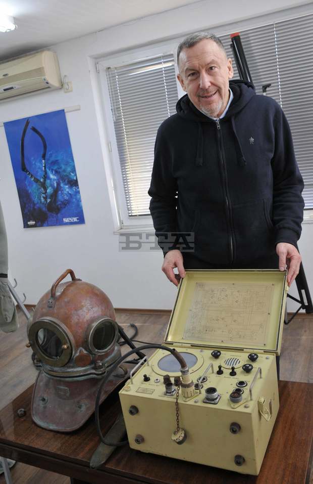 Автентичен подводничарски костюм от 50-те години на миналия век съхраняват водолази в Бургас