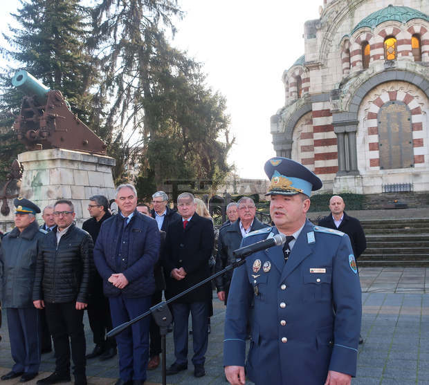 Личният състав на ВВВУ "Георги Бенковски" започна новата 2022 г. с присъствено обучение и до момента не е засегнат от пандемията