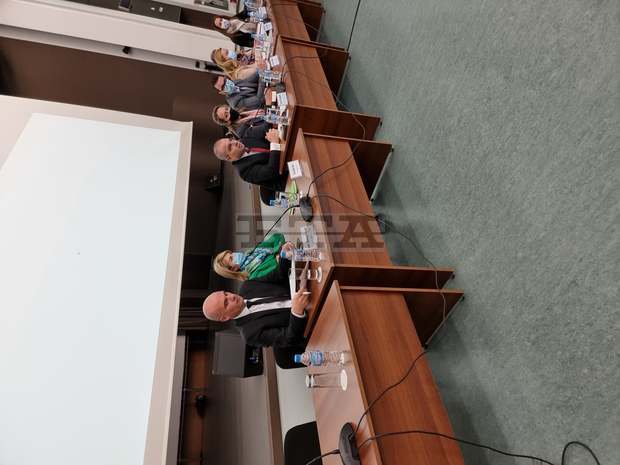 Министър Гроздан Караджов потвърди пред габровци, че по проекта за строеж на тунел под Шипка ще продължи да се работи Министър Гроздан Караджов потвърди пред габровци, че по проекта за строеж на тунел под Шипка ще продължи да се работи