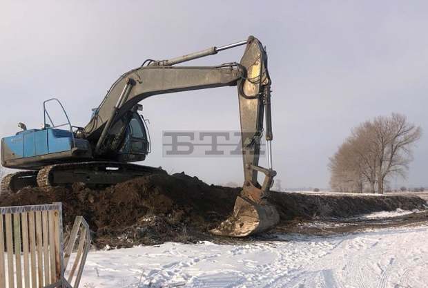 Започна почистване и възстановяване на дигата край с. Мировяне Започна почистване и възстановяване на дигата край с. Мировяне