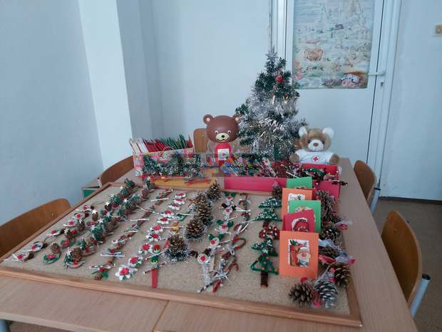 Членове на клуб "Добро сърце" от Антоново подкрепиха своя учителка