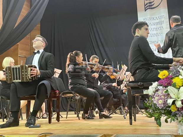 Със заключителен концерт-спектакъл "Да послушаме кино" в Ямбол закриха музикалните празници "Златната Диана"