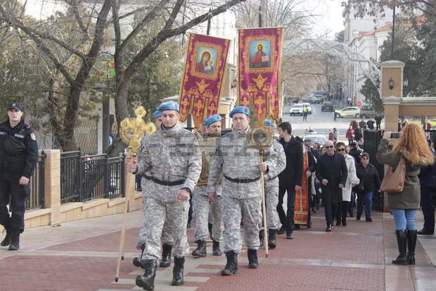 В Ямбол за изваждането на кръста от река Тунджа скочиха 27 смелчаци