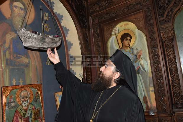 За Никулден Видинската Света митрополия по традиция пали кандило във формата на кораб от 1872 г.