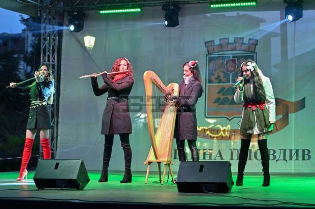 Момичетата от "Квартет Note" закриха празничната програма на община Пловдив,посветена на Коледа