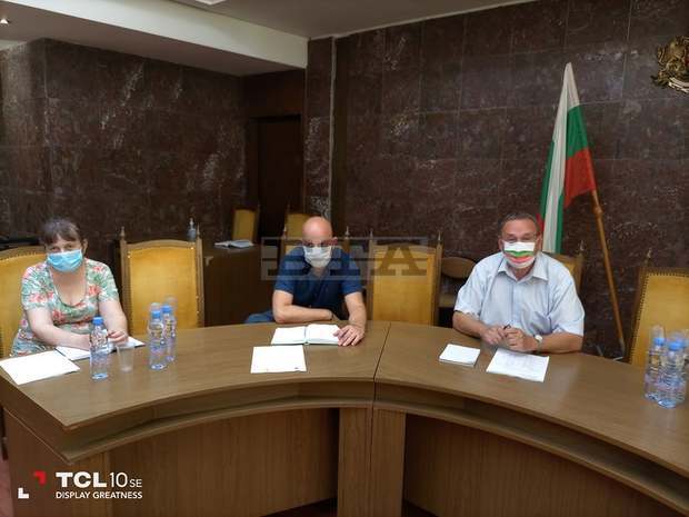 Областната комисия по транспорт  в Ловеч препоръча на общините преразглеждане на линиите и разписанията за автобусен превоз