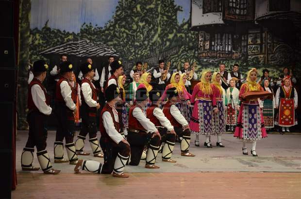 Празничен концерт "От Игнажден до Коледа" изнесе Капанският ансамбъл