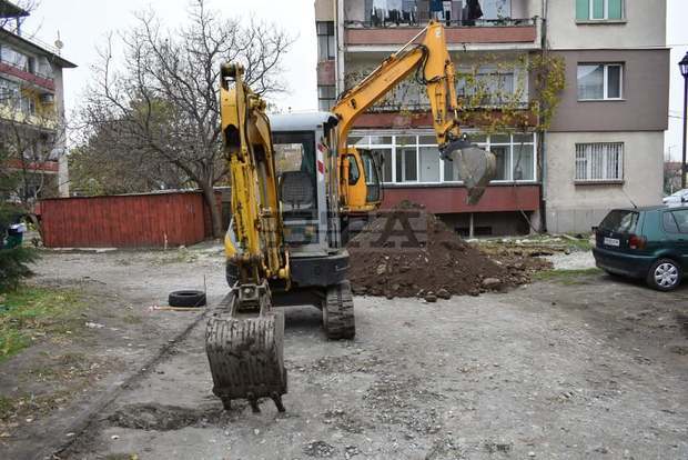 Междублоково пространство в Асеновград се превръща в парк