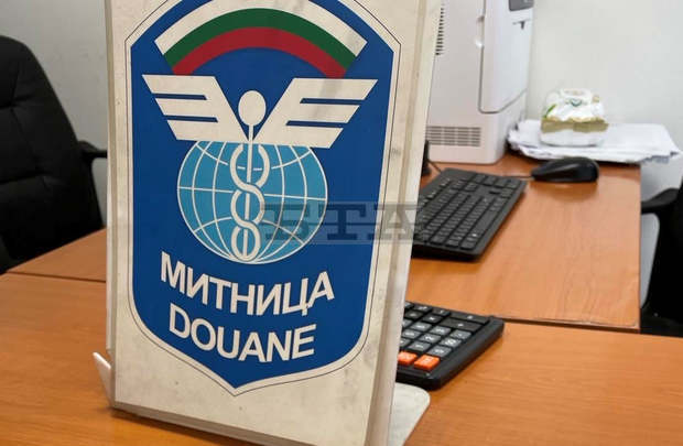 Мъж е установен с недекларирана валута на "Капитан Андреево" Мъж е установен с недекларирана валута на "Капитан Андреево"