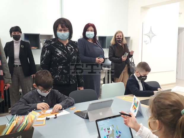 STEM обучението превръща учителите от лектори в ментори, заяви заместник-министър Мария Гайдарова STEM обучението превръща учителите от лектори в ментори, заяви заместник-министър Мария Гайдарова