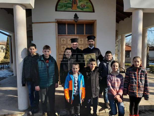 Първа неделна школа по вероучение отвори врати за деца при храма "Св. Йоан Рилски" в с. Пиперков чифлик, Кюстендилска община Първа неделна школа по вероучение отвори врати за деца при храма "Св. Йоан Рилски" в с. Пиперков чифлик, Кюстендилска община