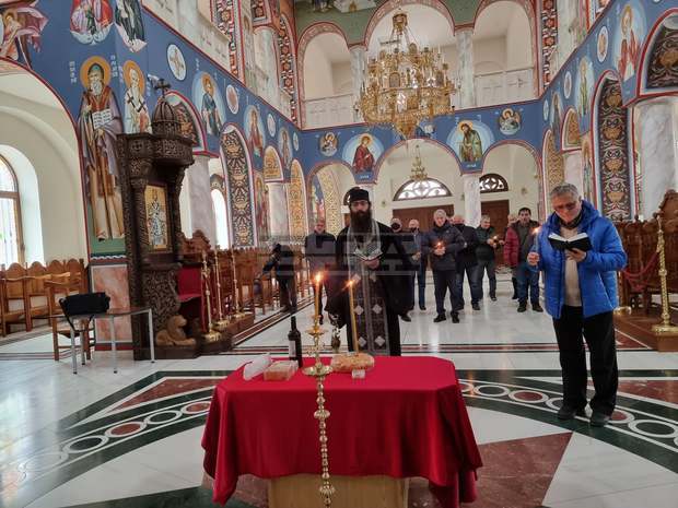 Панихида в памет на жертвите на комунизма бе отслужена в катедралния храм "Св.св. Кирил и Методий" в Ловеч Панихида в памет на жертвите на комунизма бе отслужена в катедралния храм "Св.св. Кирил и Методий" в Ловеч