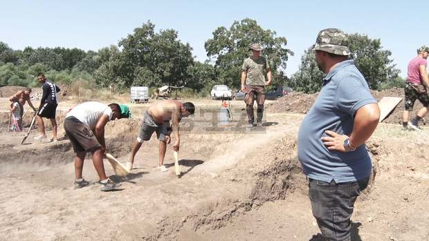 Археолози извършват спасителни разкопки край ямболското село Завой