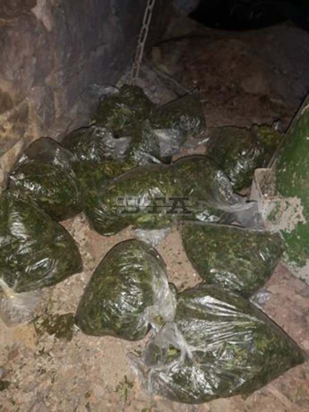 Иззеха 6,4 килограма сух канабис и оборудване за производство на хашиш и арестуваха притежателя им