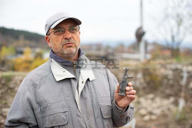 Запазена фигурка на Богинята майка на повече от 6 хиляди години е сред находките от последното проучване на крепостта "Калето" край Мездра