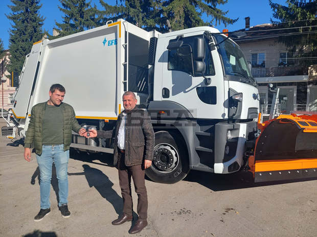Община Исперих закупи нов сметосъбиращ автомобил