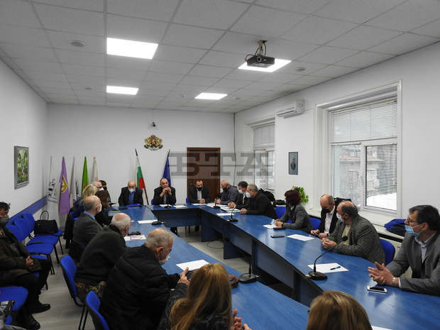 По-строг контрол при проверките за спазването на противоепидемичните мерки и увеличаване на ваксинираните препоръча областният управител на Търговище