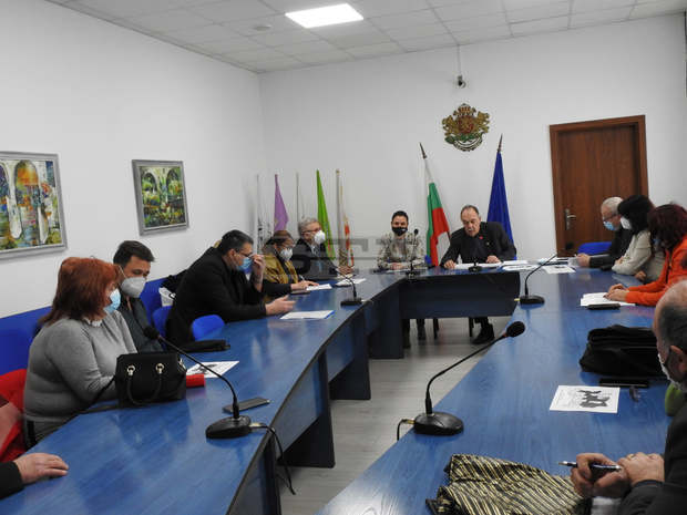 Кметовете в област Търговище трябва да предложат реални мерки при повишаване на заболеваемостта от коронавирус Кметовете в област Търговище трябва да предложат реални мерки при повишаване на заболеваемостта от коронавирус