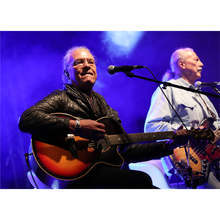 Жители и гости на Павел баня пяха с легендите на рока от "Фондацията"